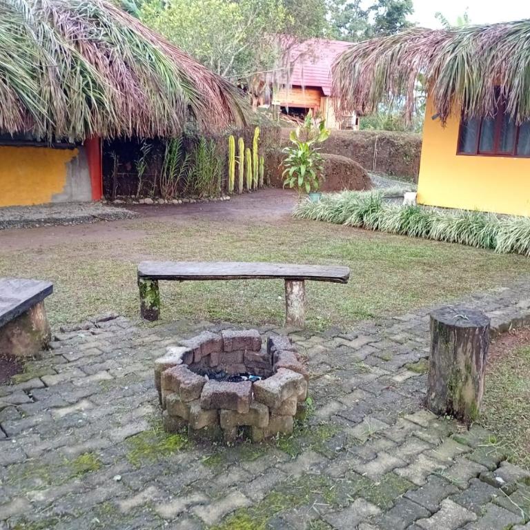 Cabañas la Miranda - Habitación Doble con baño privado externo - 1 o 2 camas - 25