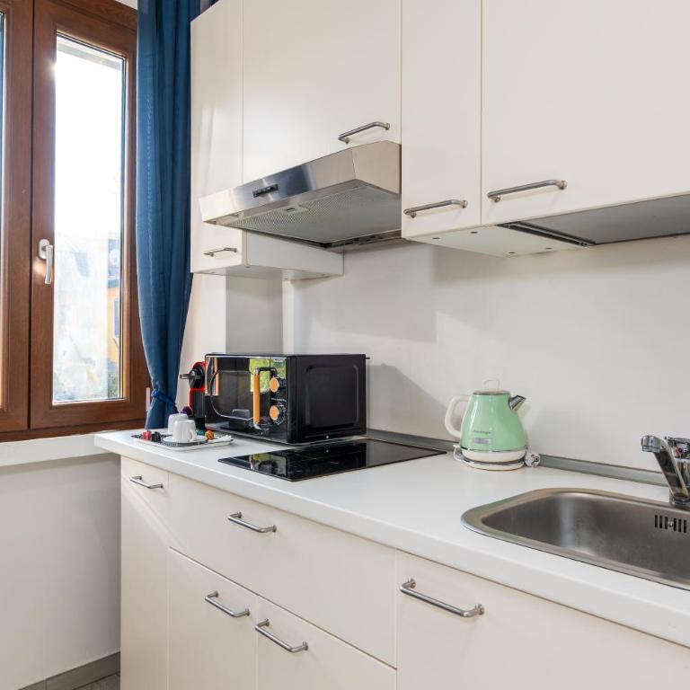 Habesha Flats - A quiet retreat just steps from the metro M1 - Appartamento con 1 Camera da Letto e Vista Giardino - 4