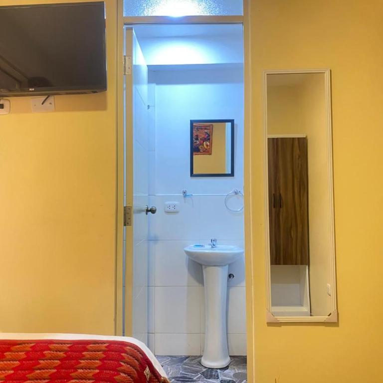 Casa Medina Hostal - Habitación Individual con baño privado - 6