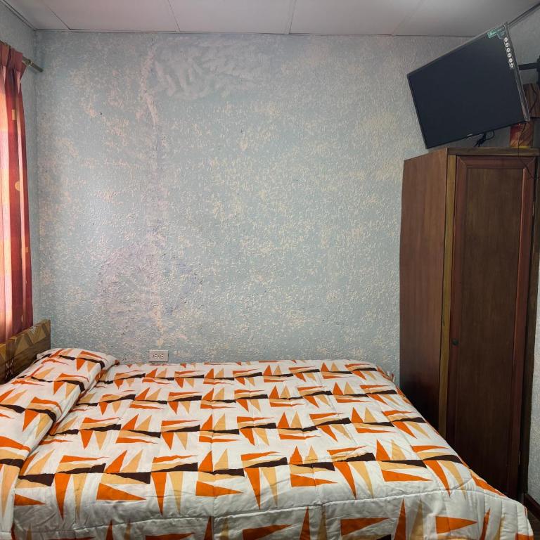 Hostal Hojas - Double Room with Private Bathroom - 3