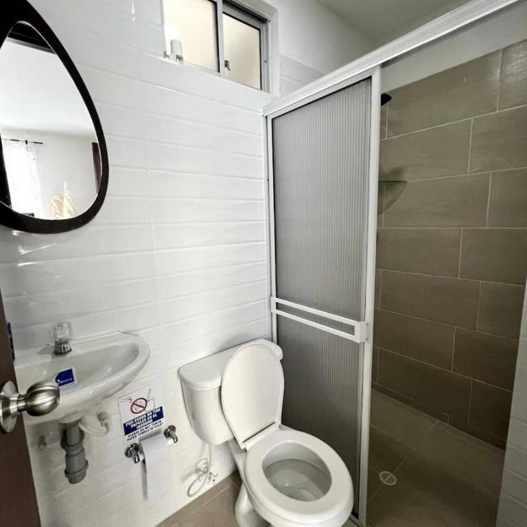Confort y Ubicación Central - Apartamento en Bucaramanga - 2 Habitaciones - Two-Bedroom Apartment - 5