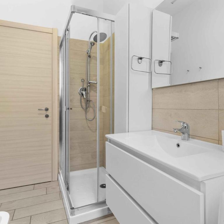 Apartment - Parking and Free Wifi - Appartamento con 1 Camera da Letto - 13