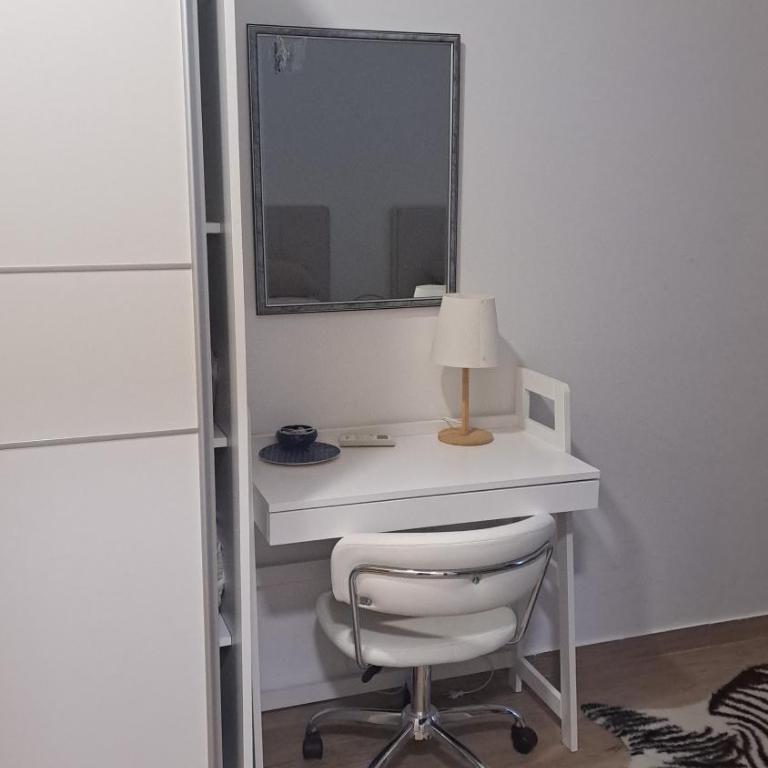 Auto kamp Titograd - Standardna Dvokrevetna Soba sa Zasebnim Krevetima i Pogledom na Planine - 2