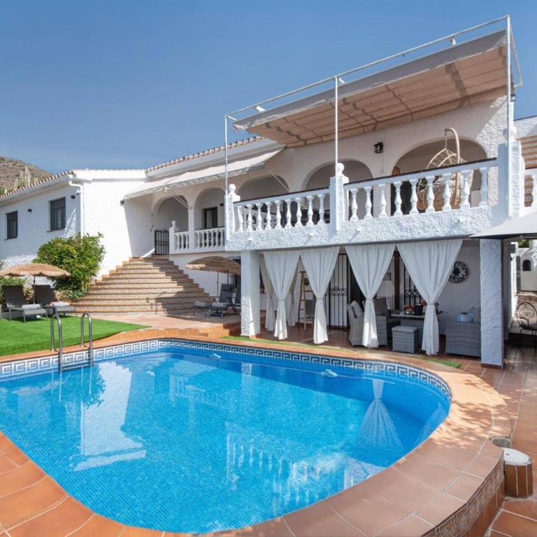 Villa Casa Romero by Villa Plus - Villa - 1