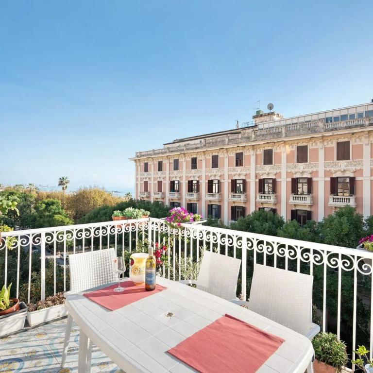Divina Salerno Centro - Appartamento Premium con 3 Camere da Letto e Balcone - 1