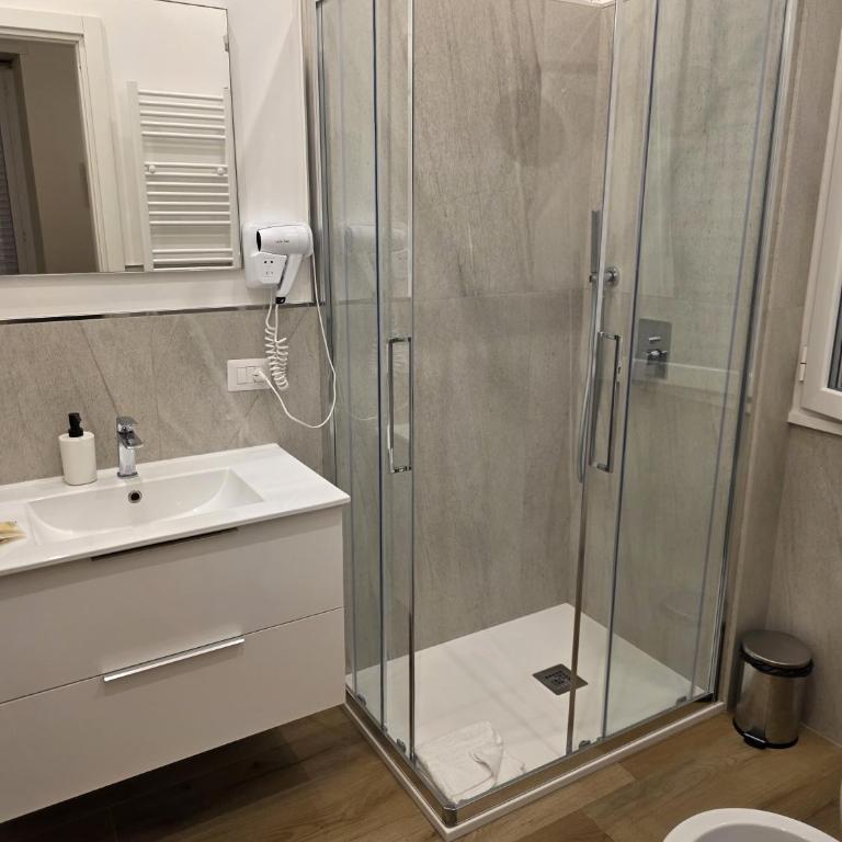 Domus Augustea Holiday Apartments - Camera Matrimoniale con Bagno Privato - 20