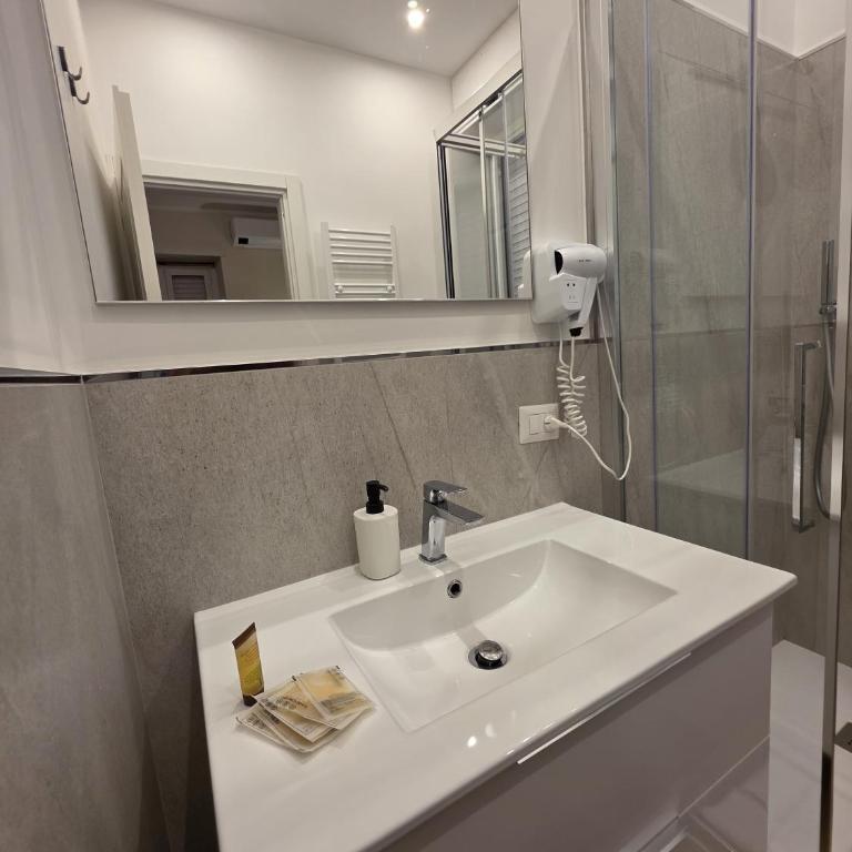Domus Augustea Holiday Apartments - Camera Matrimoniale con Bagno Privato - 18