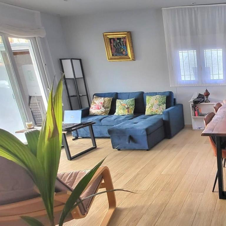 Private pool and patio, a true Oasis in Madrid - Two-Bedroom House - 3