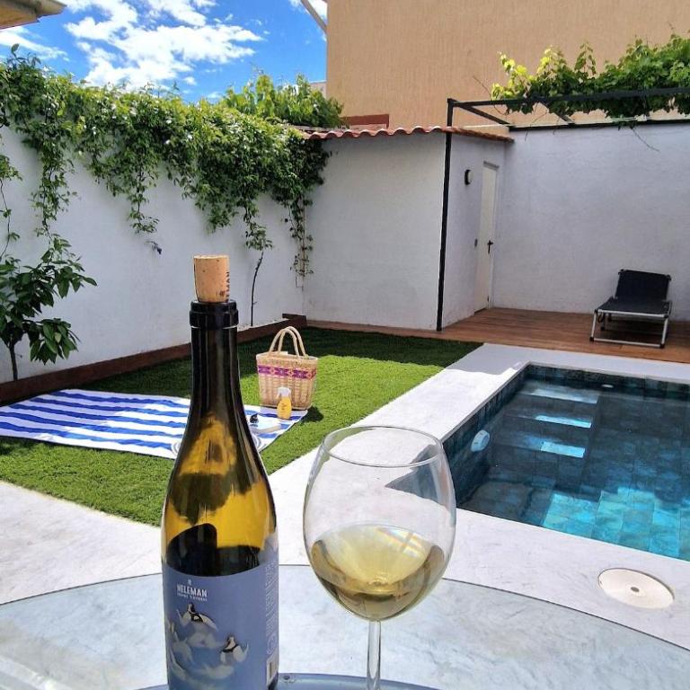 Private pool and patio, a true Oasis in Madrid - Two-Bedroom House - 9