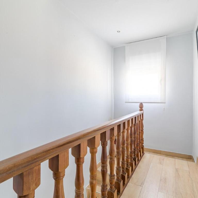 Private pool and patio, a true Oasis in Madrid - Two-Bedroom House - 10