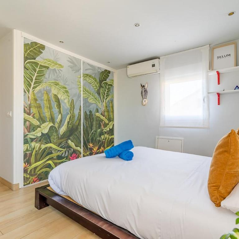 Private pool and patio, a true Oasis in Madrid - Two-Bedroom House - 11