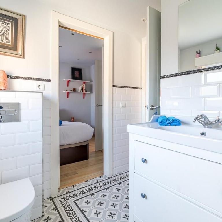 Private pool and patio, a true Oasis in Madrid - Two-Bedroom House - 14