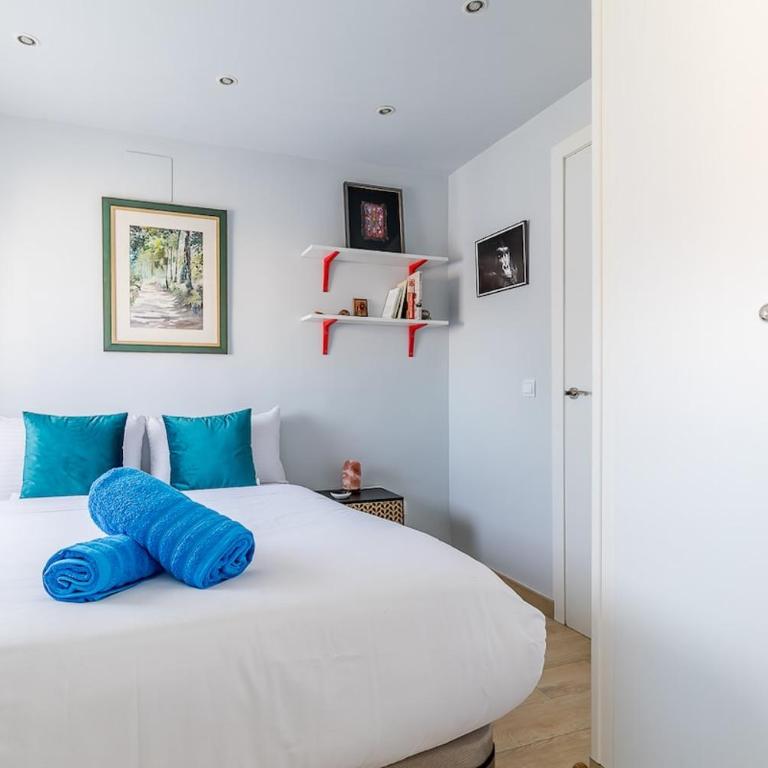 Private pool and patio, a true Oasis in Madrid - Two-Bedroom House - 4