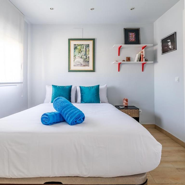 Private pool and patio, a true Oasis in Madrid - Two-Bedroom House - 27
