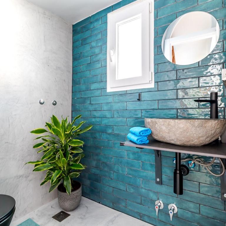 Private pool and patio, a true Oasis in Madrid - Two-Bedroom House - 28