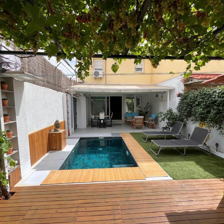 Private pool and patio, a true Oasis in Madrid - Two-Bedroom House - 2