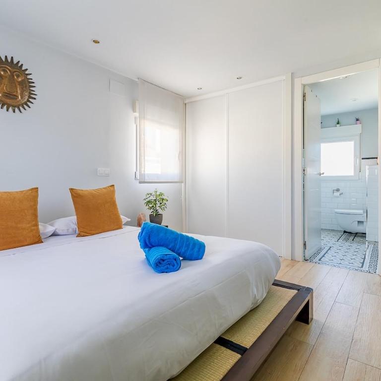 Private pool and patio, a true Oasis in Madrid - Two-Bedroom House - 30