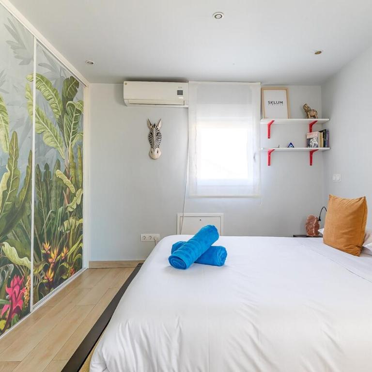 Private pool and patio, a true Oasis in Madrid - Two-Bedroom House - 36