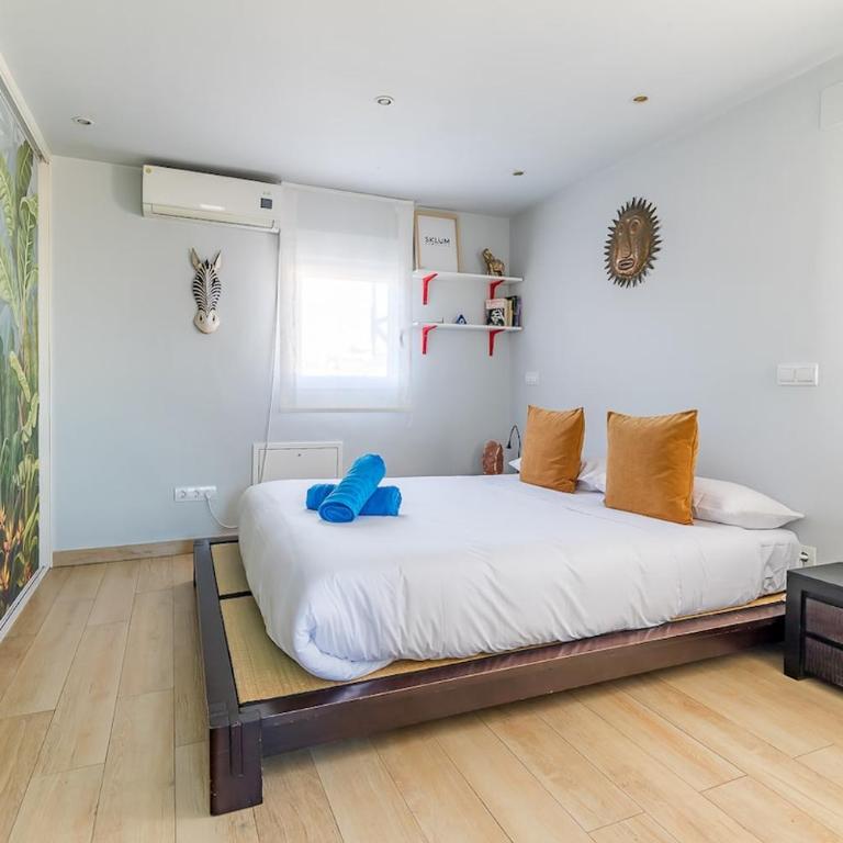 Private pool and patio, a true Oasis in Madrid - Two-Bedroom House - 41