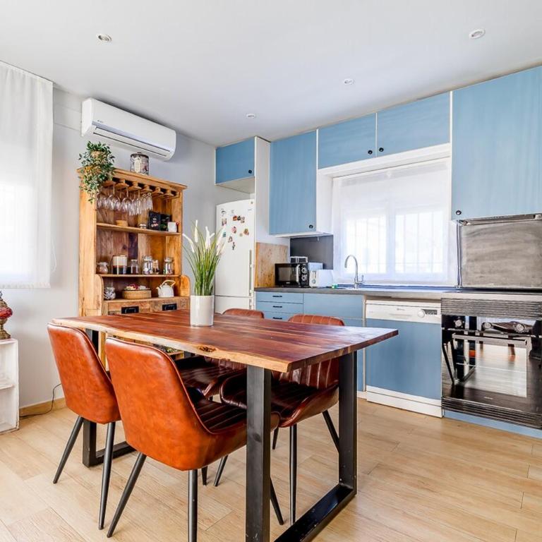 Private pool and patio, a true Oasis in Madrid - Two-Bedroom House - 47