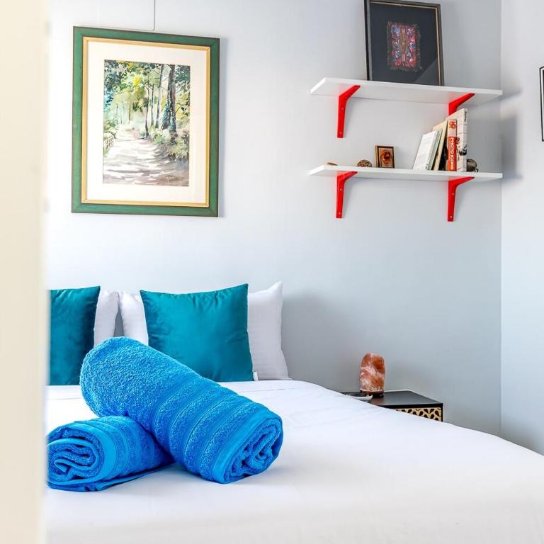 Private pool and patio, a true Oasis in Madrid - Two-Bedroom House - 49