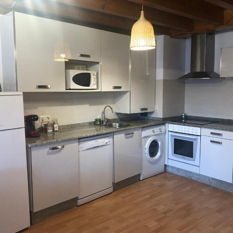 La plaza de llanes, Plaza Parres Sobrino, 6 - Two-Bedroom Deluxe Apartment - 9