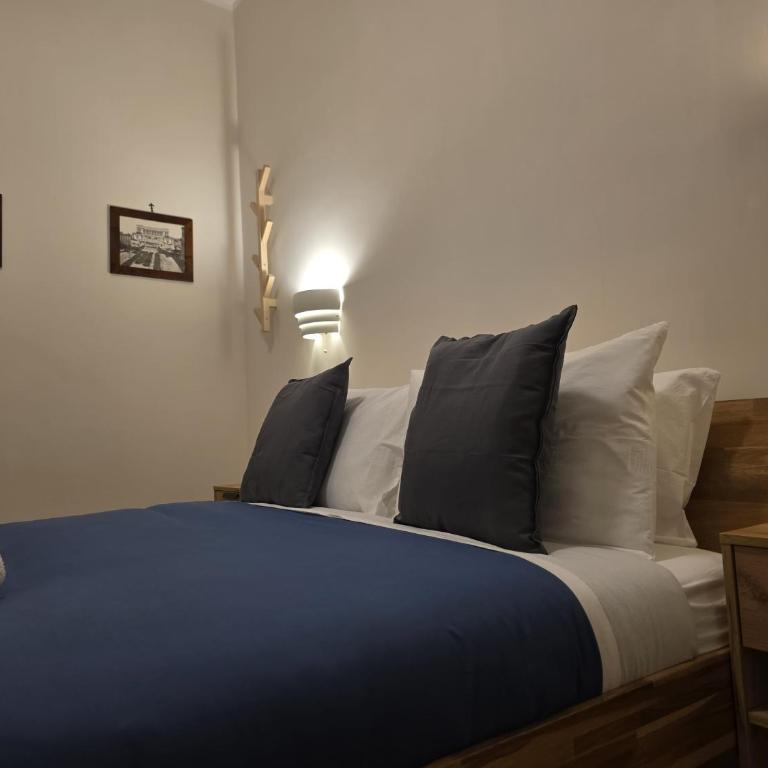 Domus Augustea Holiday Apartments - Camera Matrimoniale con Bagno Privato Esterno - 12