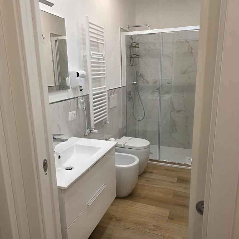 Domus Augustea Holiday Apartments - Camera Matrimoniale con Bagno Privato Esterno - 14