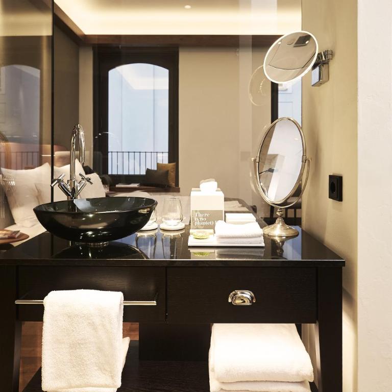 DO & CO Hotel München - Superior Zimmer mit Kingsize-Bett - 6