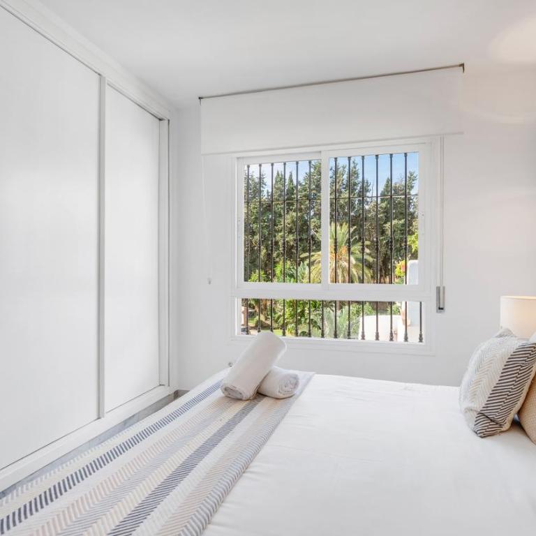 VACATION MARBELLA I Los Naranjos, Duplex Penthouse, Golf Lovers, Security, Swimming pool, Fastest WiFi with Rooftop and Terrace, Close to Puerto Banus - Three-Bedroom Apartment - 13
