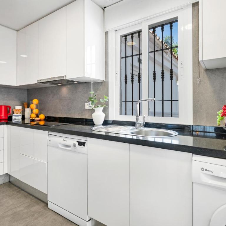 VACATION MARBELLA I Los Naranjos, Duplex Penthouse, Golf Lovers, Security, Swimming pool, Fastest WiFi with Rooftop and Terrace, Close to Puerto Banus - Three-Bedroom Apartment - 28