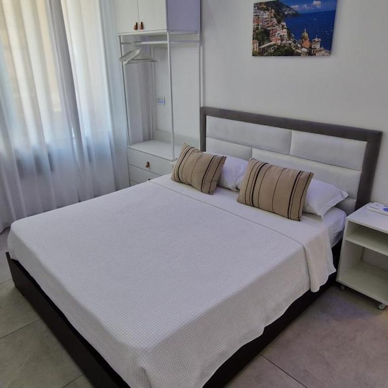 HG white - Small Double Room - 24