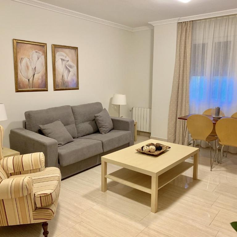 Céntrico, parking gratuito, al lado estación tren. - Apartamento - 1