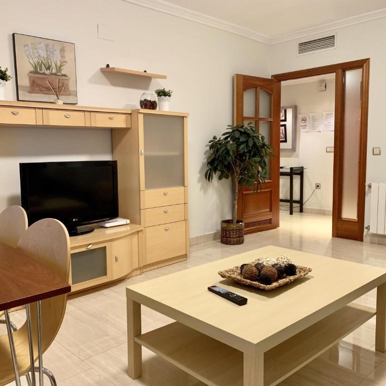 Céntrico, parking gratuito, al lado estación tren. - Apartamento - 2