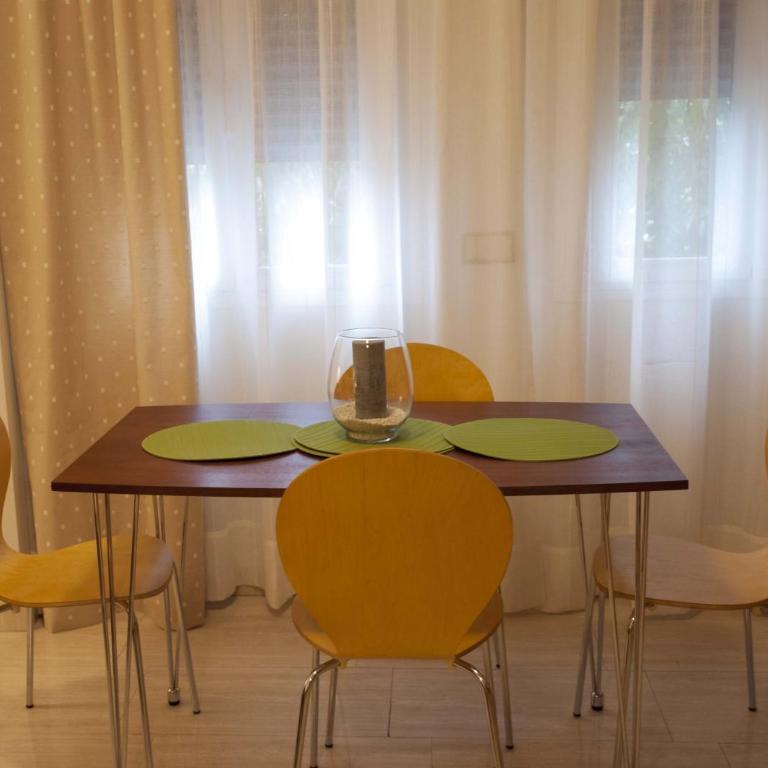 Céntrico, parking gratuito, al lado estación tren. - Apartamento - 4