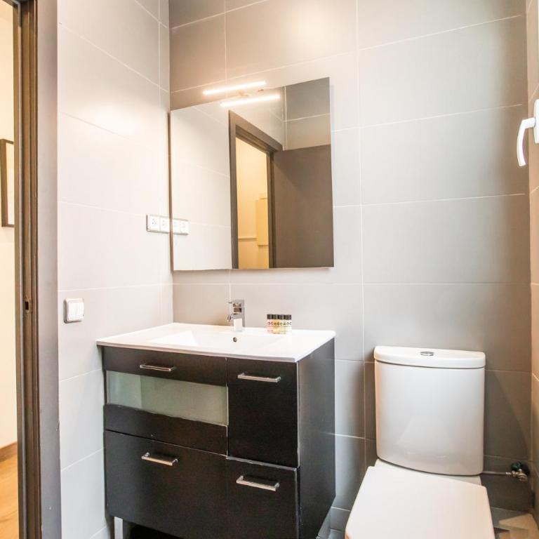 51ind1120- Apartment near Sagrada Familia - Two-Bedroom Apartment - 11