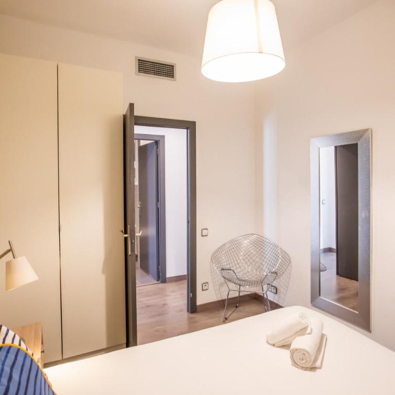 51ind1120- Apartment near Sagrada Familia - Two-Bedroom Apartment - 14