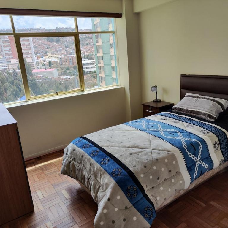 Departamento céntrico - Three-Bedroom Apartment - 8