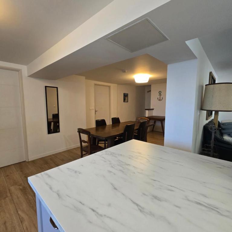Magnifique villa familiale, 5 chambres, piscine & parking - Villa - 21