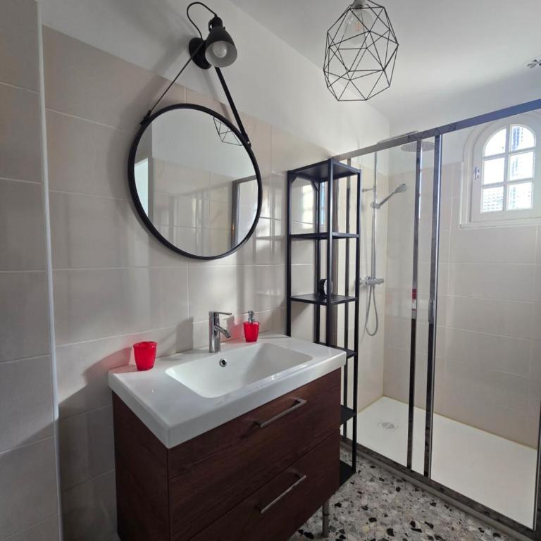 Magnifique villa familiale, 5 chambres, piscine & parking - Villa - 40