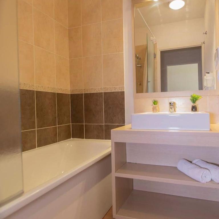 Studio super équipé RDC, piscine chauffée, départ skis aux pieds - Apartment mit 1 Schlafzimmer - 24