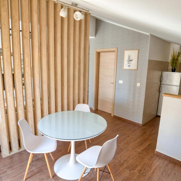 Cozy rooftop apartment with the city view - Studio Apartman - 11