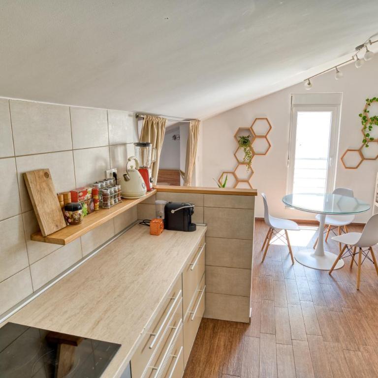 Cozy rooftop apartment with the city view - Studio Apartman - 12