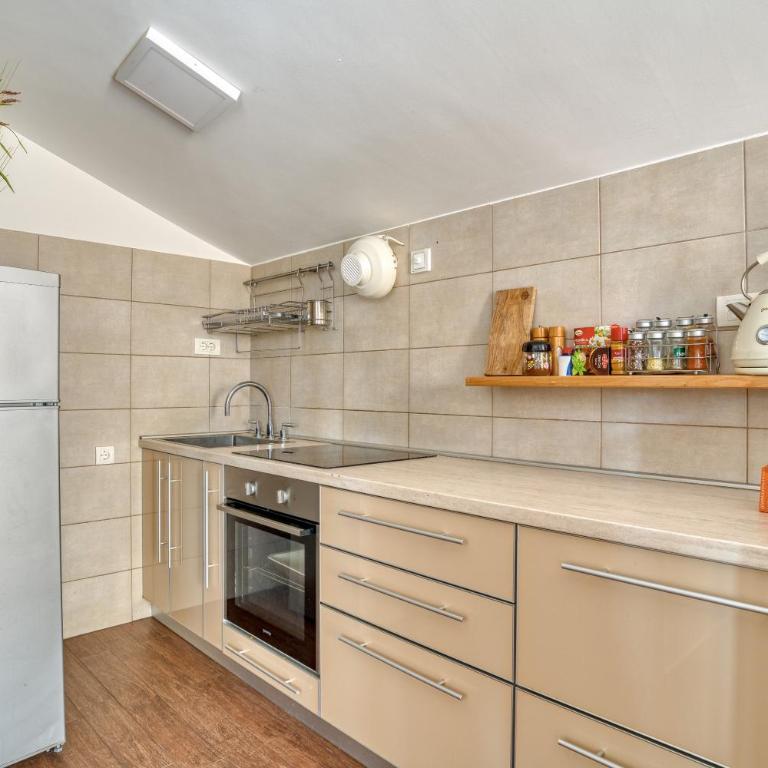 Cozy rooftop apartment with the city view - Studio Apartman - 13