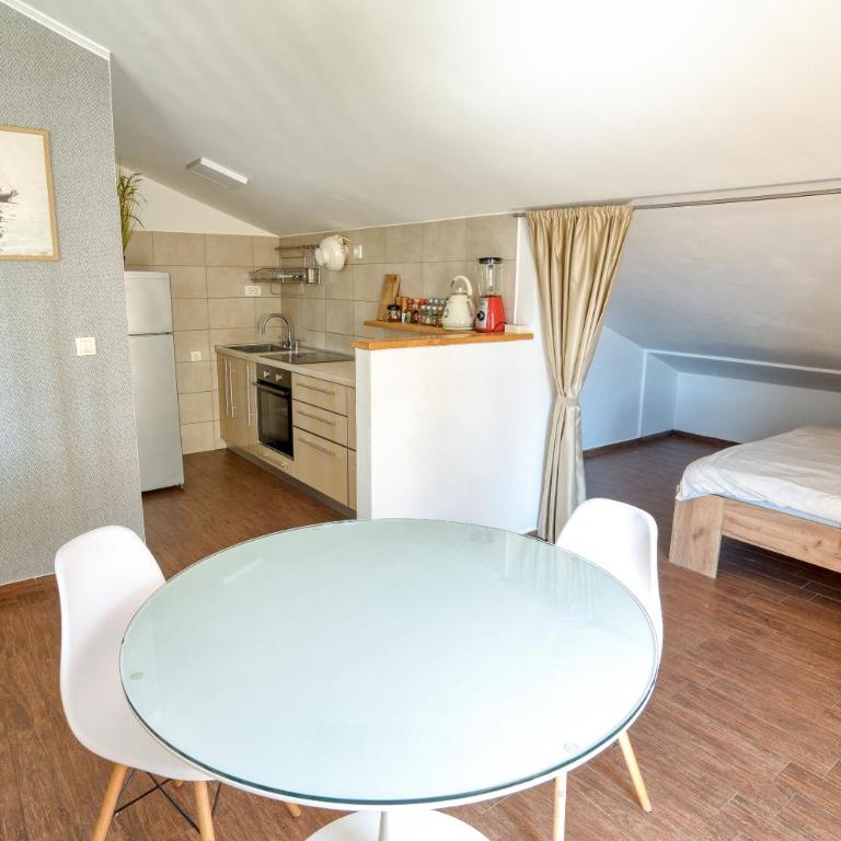 Cozy rooftop apartment with the city view - Studio Apartman - 18