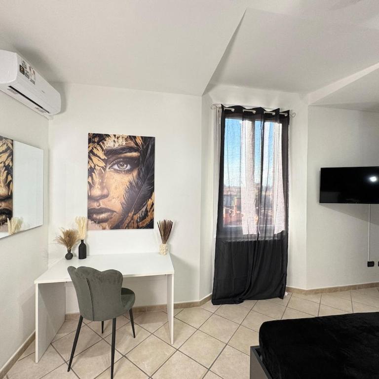 Evelyne HOME - centro storico a due passi - - Three-Bedroom Apartment - 8