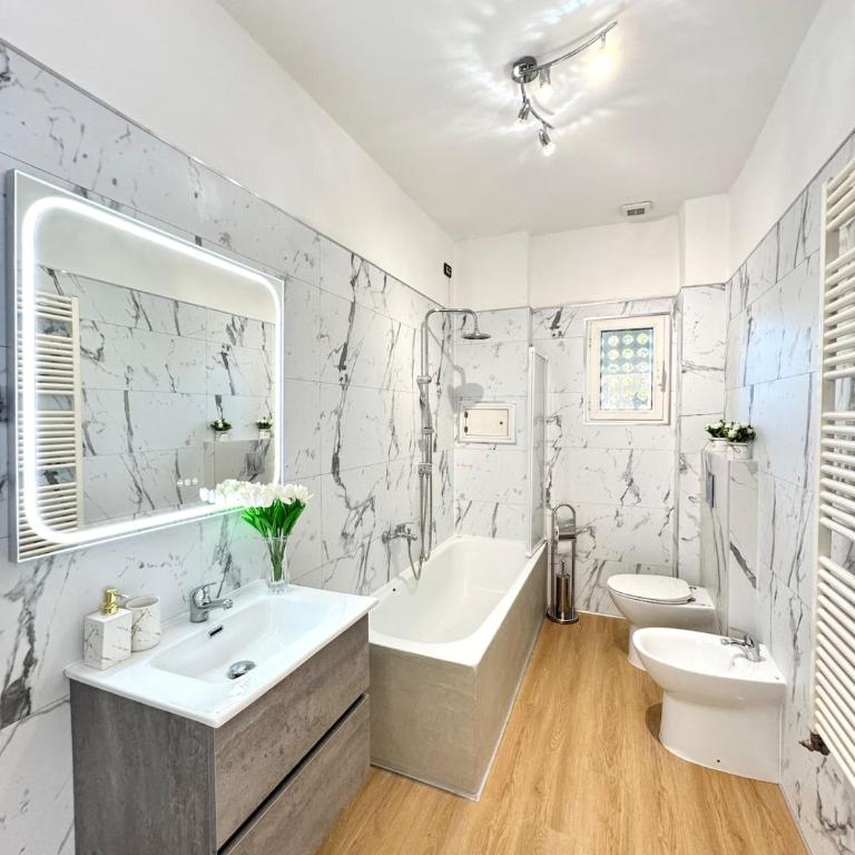 Evelyne HOME - centro storico a due passi - - Three-Bedroom Apartment - 5