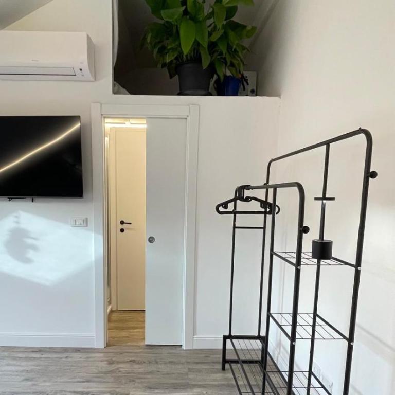 JOIVY Elegant Top-Floor Studio Apartment in Rapallo - Monolocale - 9