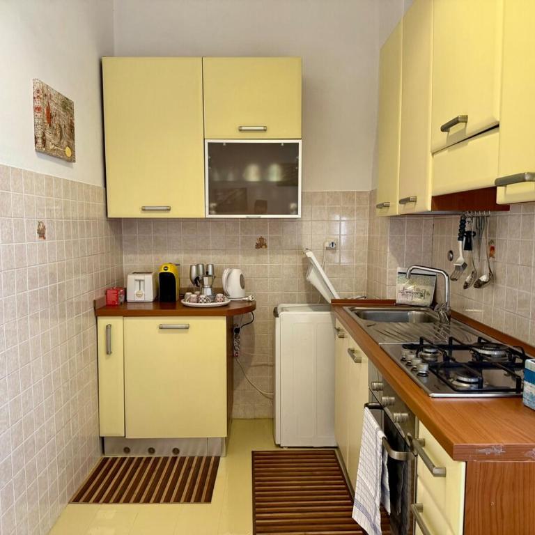 HOST4U - Comodo a piedi dal Centro e alla Stazione di Imperia - Paint House - Appartamento con 1 Camera da Letto - 8