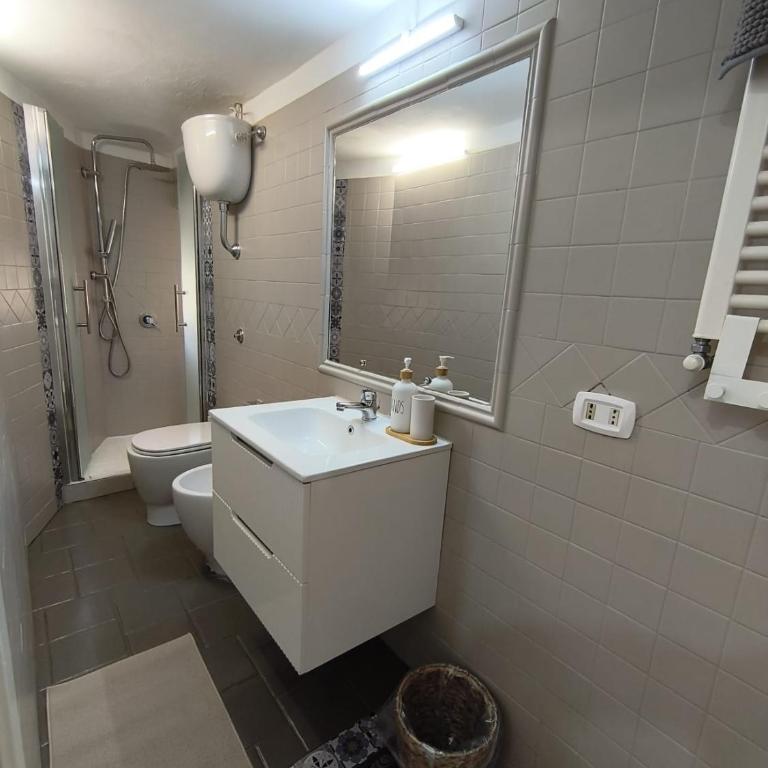 Regina Partenope Home - Appartamento con 2 Camere da Letto e Balcone - 35